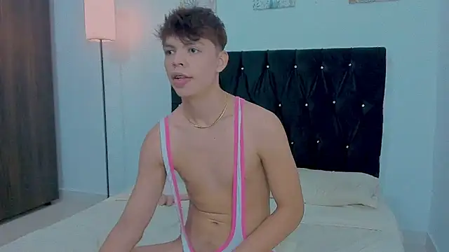 Zacktorres  online show from November 2025 09:29:01 PM