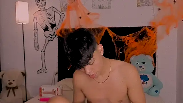 Zacktorres  online show from October 2025 10:42:02 PM