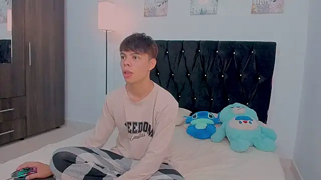 Zacktorres  online show from October 2025 07:44:02 PM