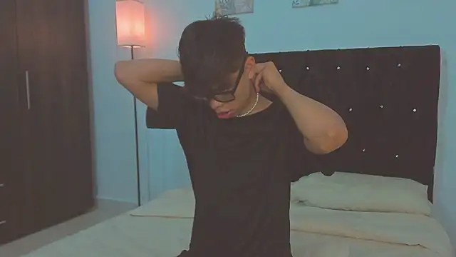 Zacktorres  online show from November 2025 10:47:02 PM