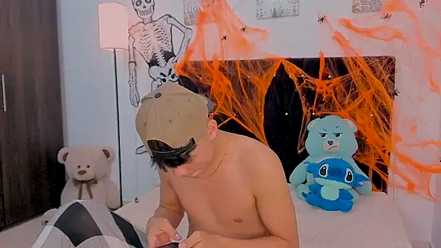 Zacktorres  online show from October 2025 09:35:01 PM