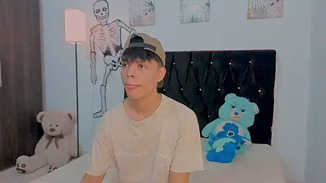 Zacktorres  online show from October 2025 10:10:02 PM