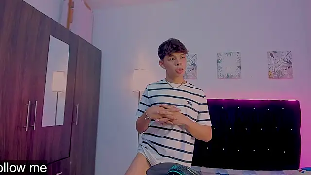 Zacktorres  online show from November 2025 10:46:01 PM