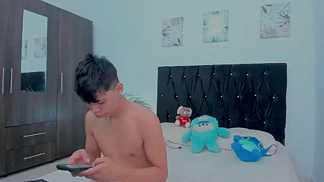 Zacktorres  online show from October 2025 05:03:02 PM