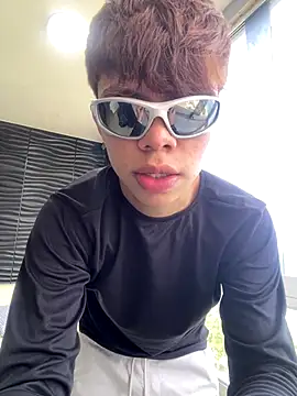 Zacktorres  online show from December 2025 05:58:01 PM