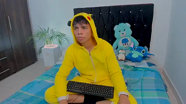 Zacktorres  online show from October 2025 11:28:01 PM