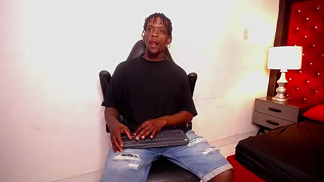 SkylerBigxxx online show from November 2025 03:31:02 AM