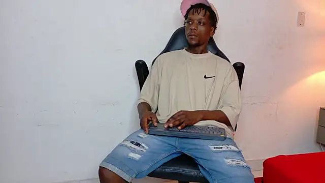 SkylerBigxxx online show from October 2025 03:54:02 AM