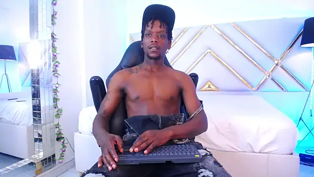 SkylerBigxxx online show from October 2025 04:46:01 AM