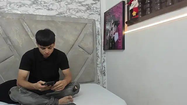 Logan Jhonson online show from October 2025 02:01:02 AM