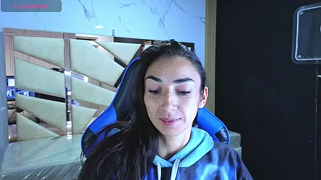 Maily a  online show from April 2026 02:35:01 AM