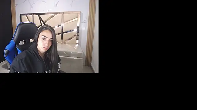 Maily a  online show from December 2025 03:44:02 AM