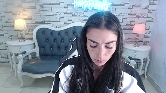 Maily a  online show from January 2026 01:03:01 PM