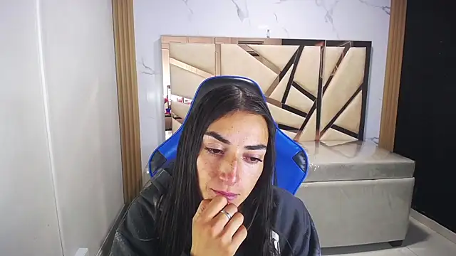 Maily a  online show from January 2026 03:01:02 AM