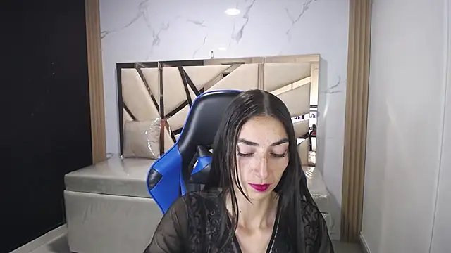 Maily a  online show from November 2025 08:24:02 PM