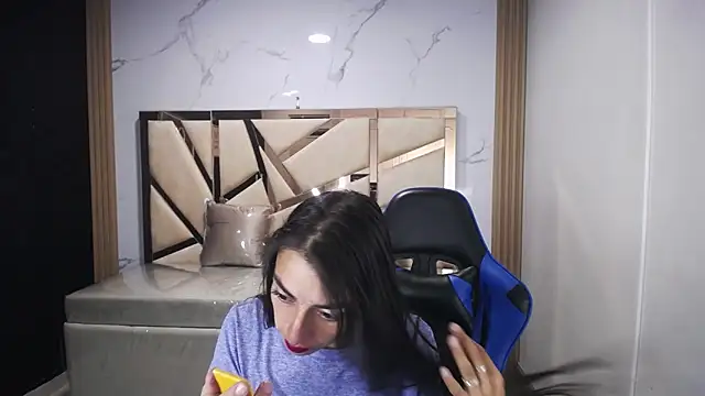 Maily a  online show from October 2025 03:05:02 AM