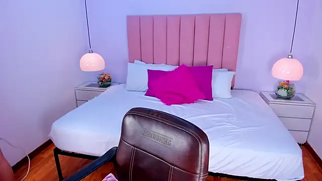 Amy Ferreira online show from November 2025 03:06:01 AM