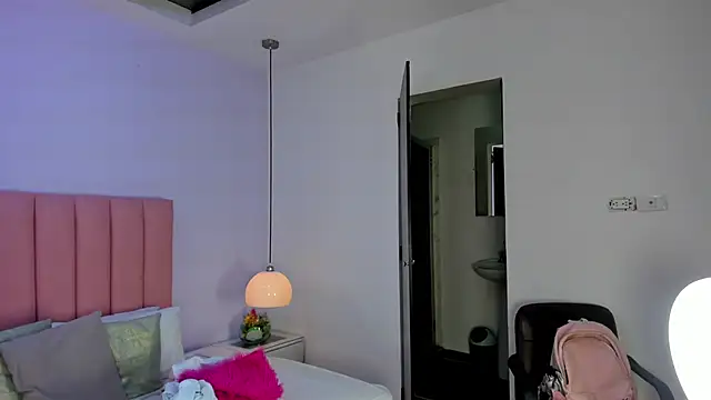 Amy Ferreira online show from November 2025 03:00:02 AM