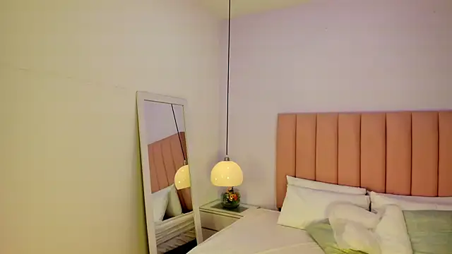 Amy Ferreira online show from November 2025 02:48:01 AM