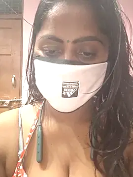 Jasmine Januja online show from November 2025 07:03:01 PM