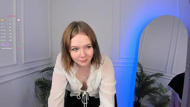 Sophi X online show from October 2025 01:58:02 PM