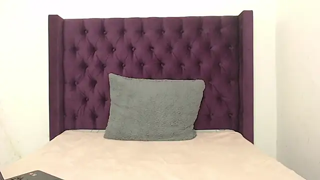 KaMila M00N online show from February 2026 04:40:02 PM