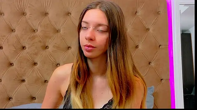 CoraVex online show from May 2026 03:58:02 AM