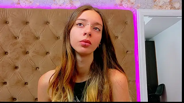 CoraVex online show from May 2026 03:39:01 AM