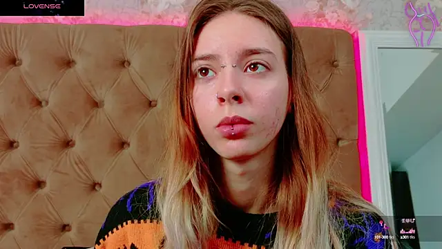 CoraVex online show from November 2025 05:01:01 AM