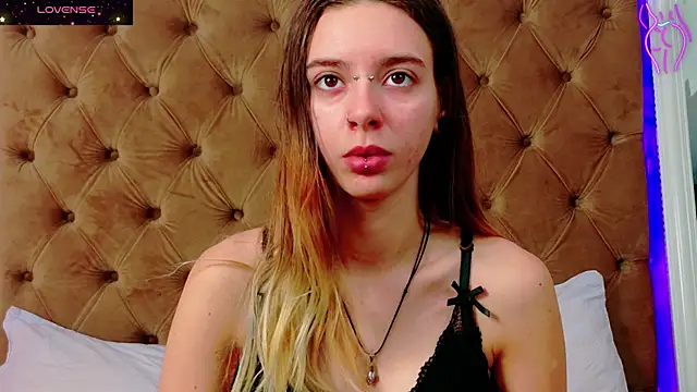 CoraVex online show from November 2025 05:07:02 AM