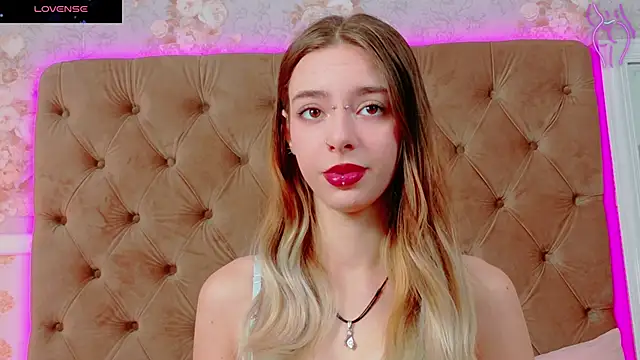 CoraVex online show from November 2025 05:11:01 AM