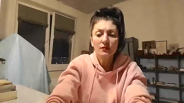 Amirahss online show from July 2026 07:32:01 PM