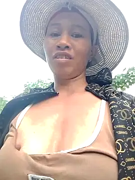 donna-bae online show from April 2026 10:19:02 AM