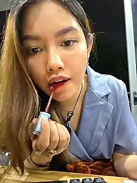 MaiHoang2k online show from December 2025 11:01:01 AM