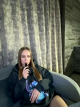 Snapshot of MissOyee chatting on December 2025 07:15:02 PM MissOyee online show from December 2025 07:15:02 PM