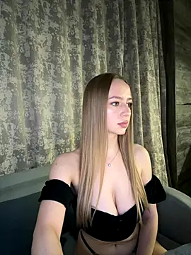 Snapshot of MissOyee chatting on November 2025 07:29:02 PM MissOyee online show from November 2025 07:29:02 PM