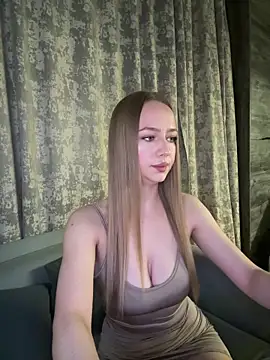 Snapshot of MissOyee chatting on November 2025 07:08:02 PM MissOyee online show from November 2025 07:08:02 PM