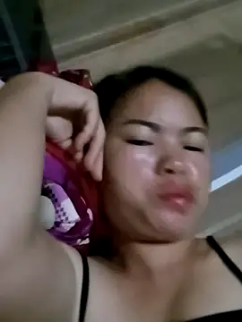 emly-xinh18 online show from October 2025 01:23:01 PM