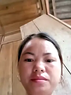 emly-xinh18 online show from September 2025 10:10:01 AM