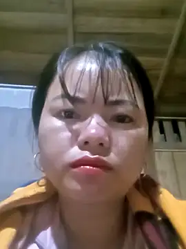 emly-xinh18 online show from October 2025 12:39:02 PM