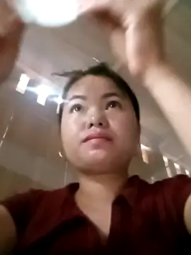 emly-xinh18 online show from October 2025 12:49:02 AM