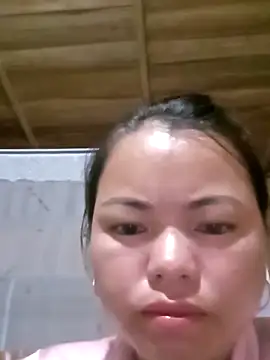emly-xinh18 online show from September 2025 01:25:02 PM