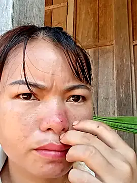 emly-xinh18 online show from October 2025 02:57:02 AM