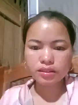 emly-xinh18 online show from September 2025 12:45:02 PM