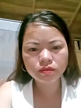 emly-xinh18 online show from September 2025 02:23:02 PM