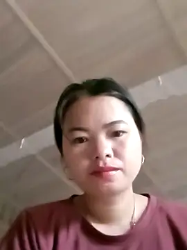 emly-xinh18 online show from November 2025 01:43:01 AM