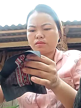 emly-xinh18 online show from September 2025 01:13:02 AM