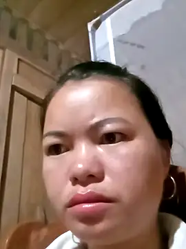 emly-xinh18 online show from September 2025 11:00:01 PM