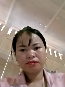 emly-xinh18 online show from October 2025 01:57:01 AM