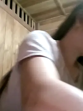 emly-xinh18 online show from October 2025 09:35:01 PM